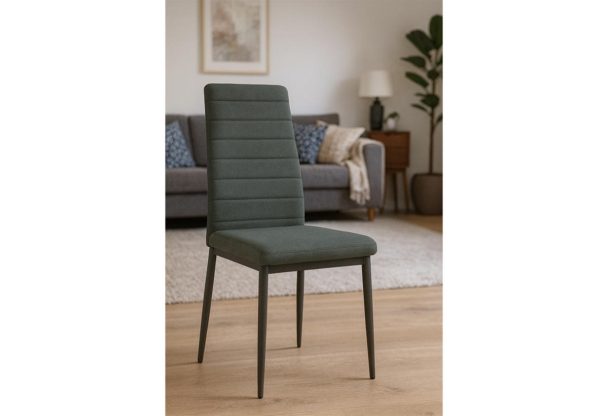 Απεικονίζεται η καρέκλα σε σαλόνι.